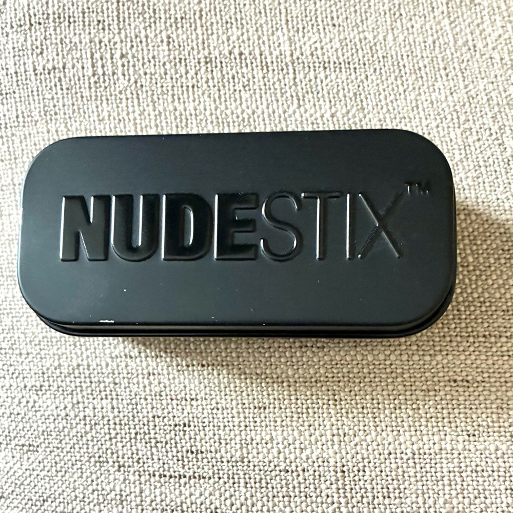 NUDESTIX Sleek Cosmetic Tin -deep maple